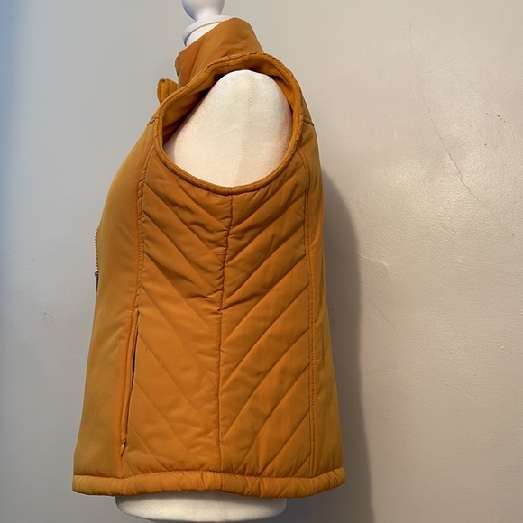IZOD mustard, yellow, puffer vest size medium, zip front pockets (23G9C56) - Picture 2 of 14
